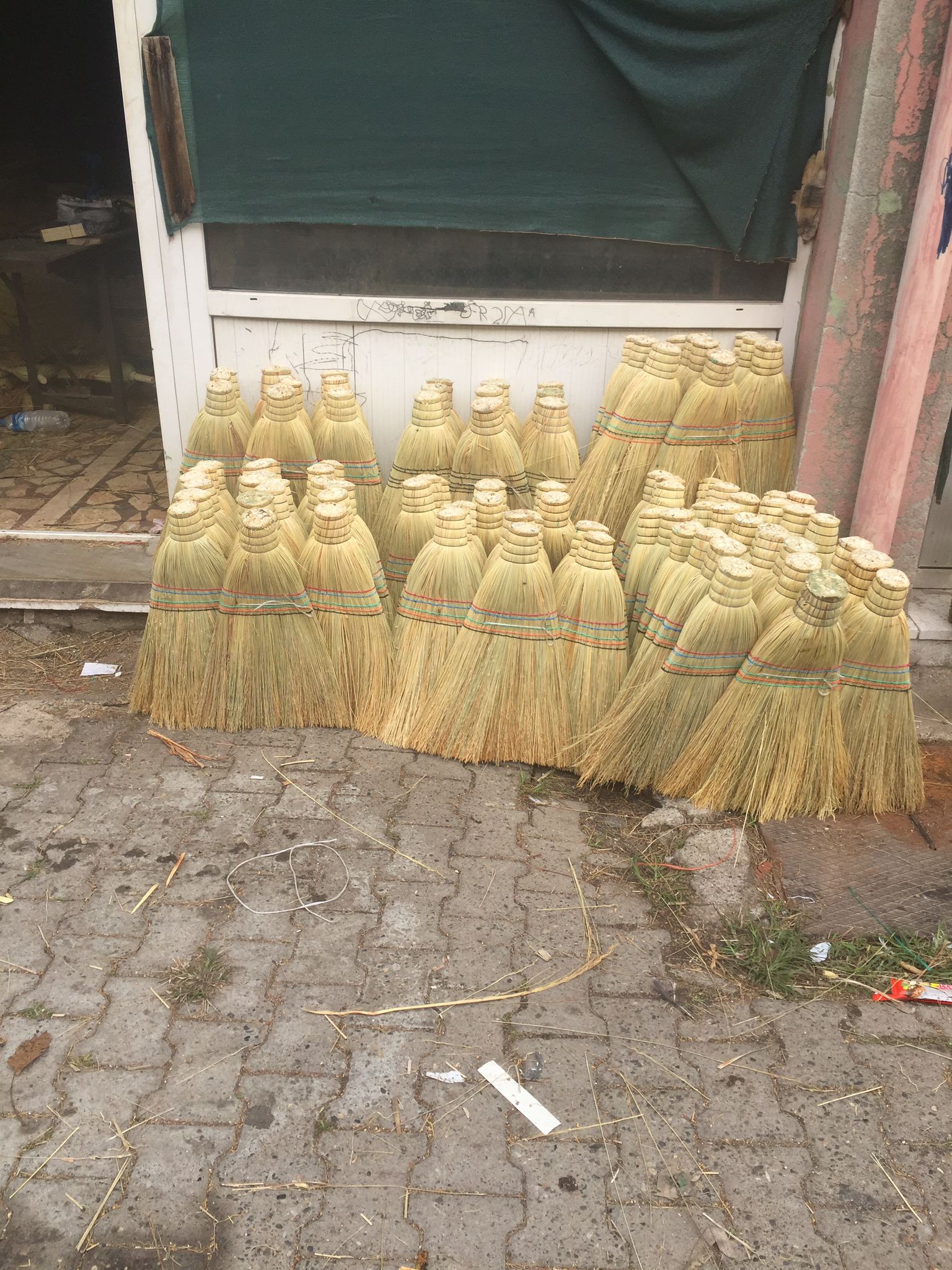 Sıra Battal  Dükkan Süpürgeler